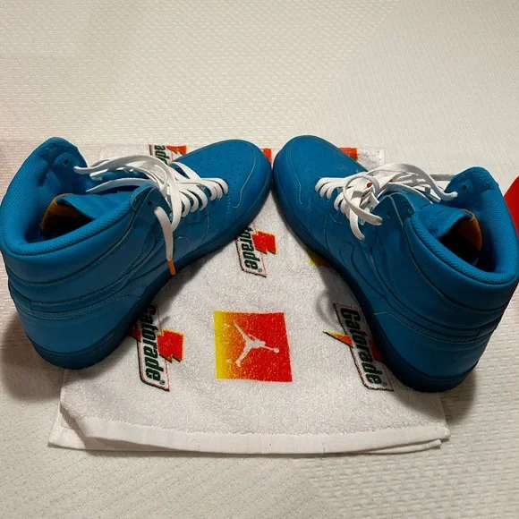 Air Jordan 1 Retro “Like Mike” - Picture 5 of 10